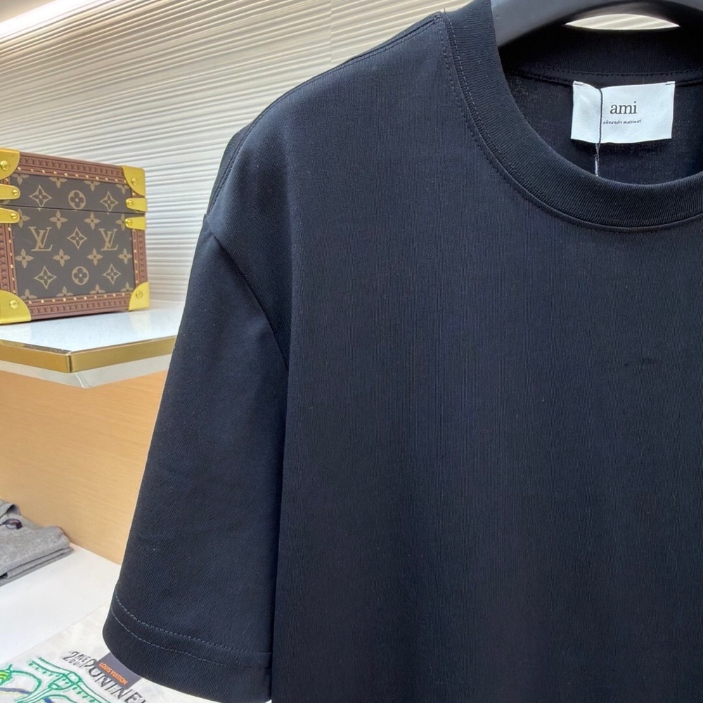 Ami Logo Embroidery Short-sleeve T-shirt - Picture 8 of 9